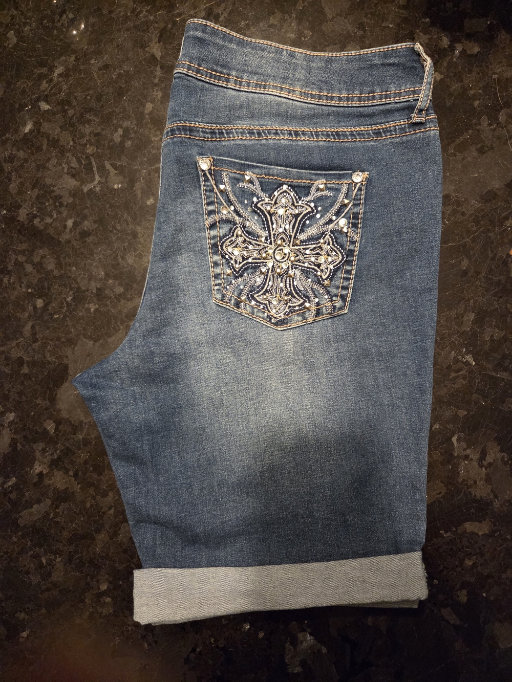 NWOT. Apt. 9 Blue Embroidered Pocket Bermuda Jean Shorts, Women's Size 16